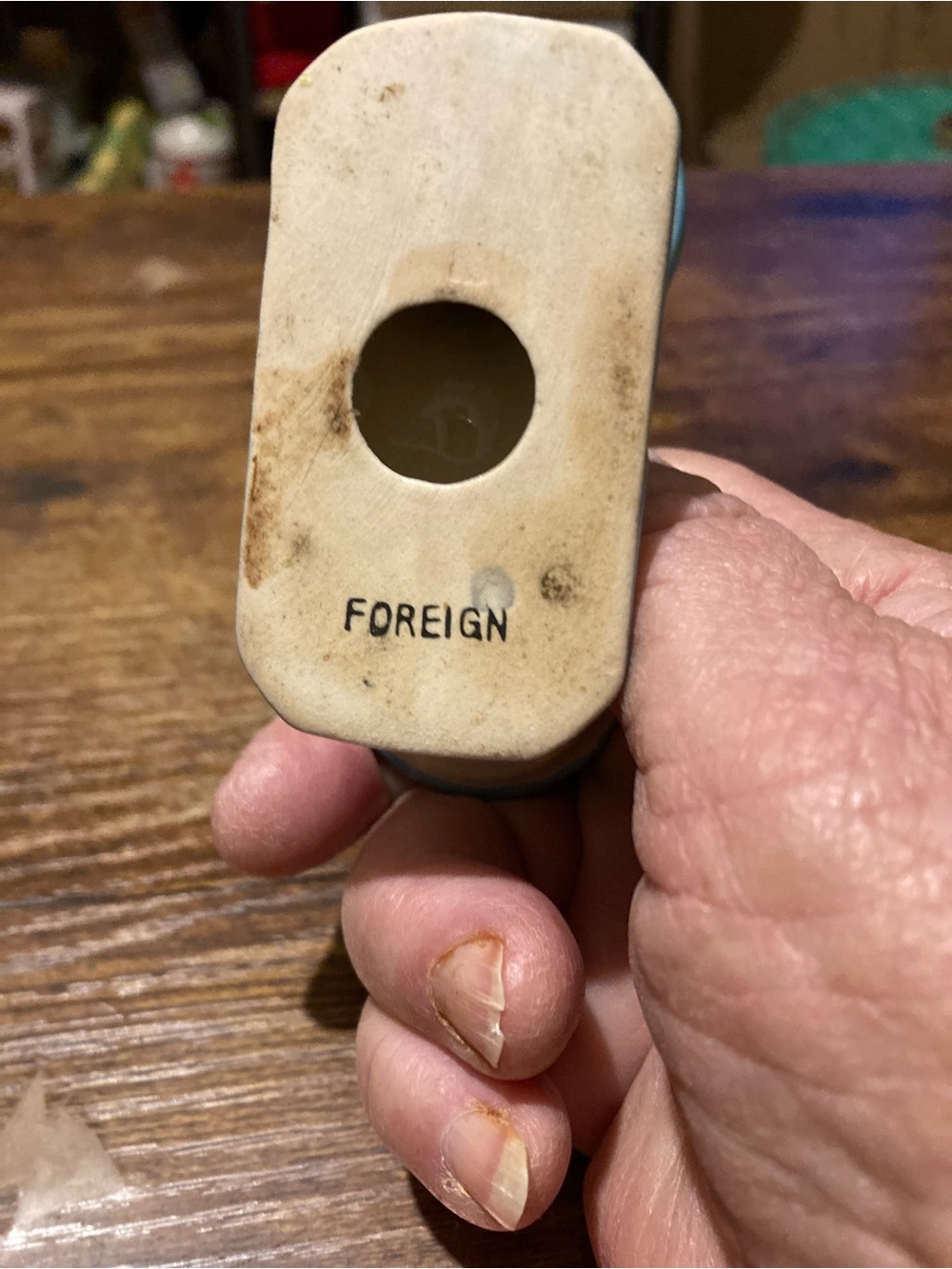 Vintage salt & pepper shakers by Foreign - Picture 5 of 9